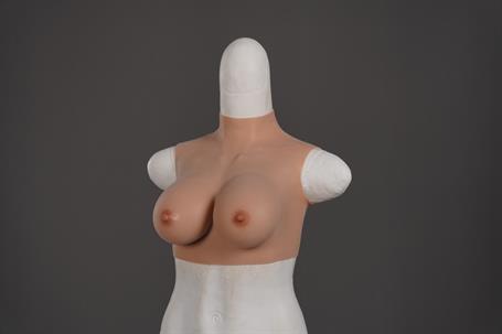realistik-giyilebilir-tam-bayan-gogusu-46e24
